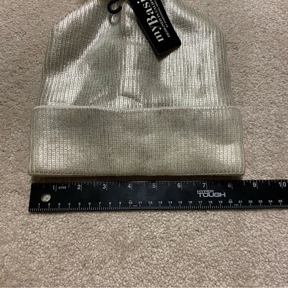 NWT Women's Metallic Silver Pom lined Beanie Cuffed Stocking Cap Hat - Picture 5 of 7